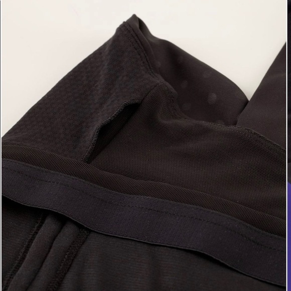 Lululemon Some Like It Hot Tank. Black / Faded Dot Embossed Black. Size 4. - Picture 4 of 11